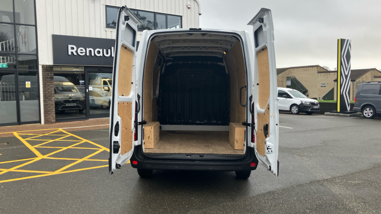 Renault Master Mwb Diesel Fwd MM35dCi 135 Business+ Medium Roof Van